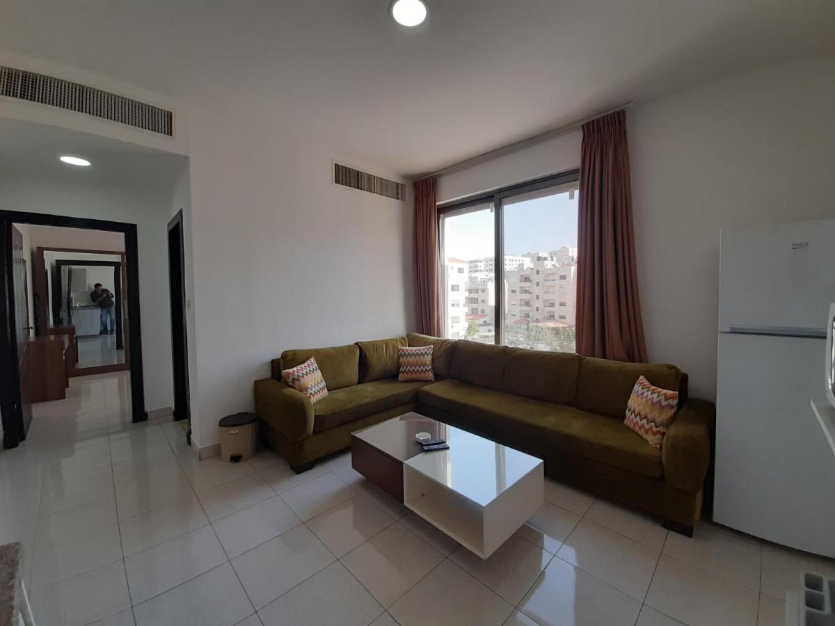 Furnished Apartments Near Mcdonald'S Al-Madina Al-Monawara St Amman Exterior photo